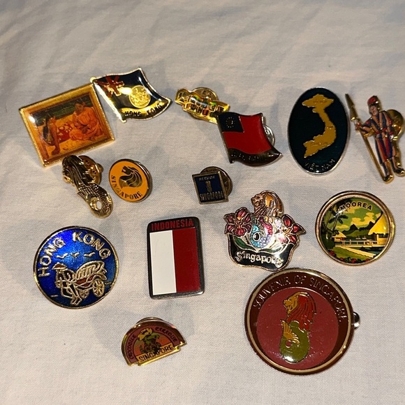 Assorted Travel Pins From a World Tour Cruise (FIFTEEN) Asian Countries - Picture 1 of 8